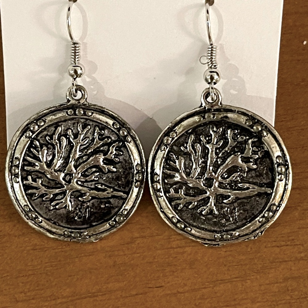 Coral design medallion earrings